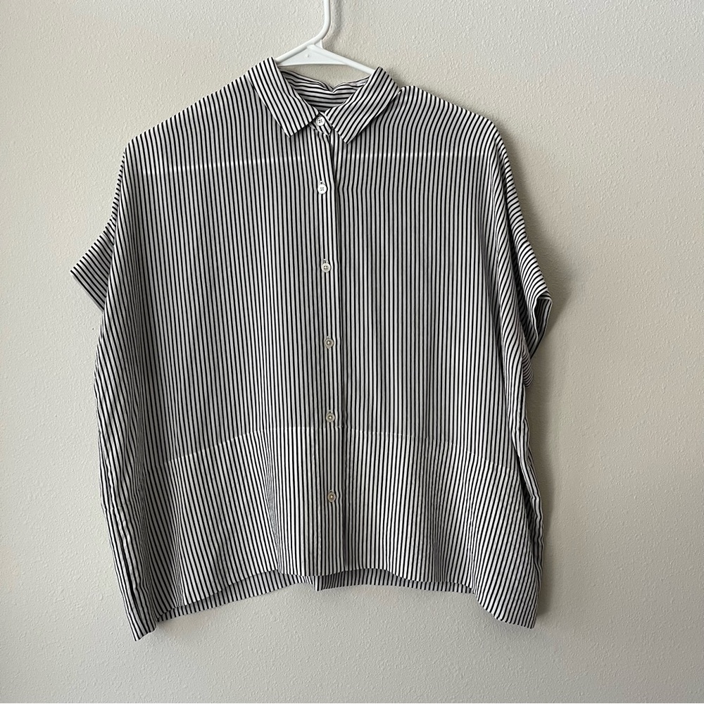Everlane The Clean Silk Short-Sleeve Square Shirt in Black/White, size 0